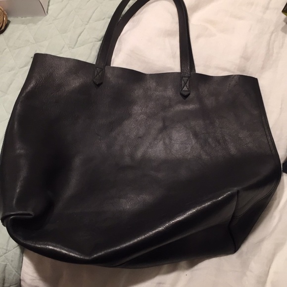 Madewell Handbags - Madewell black leather tote